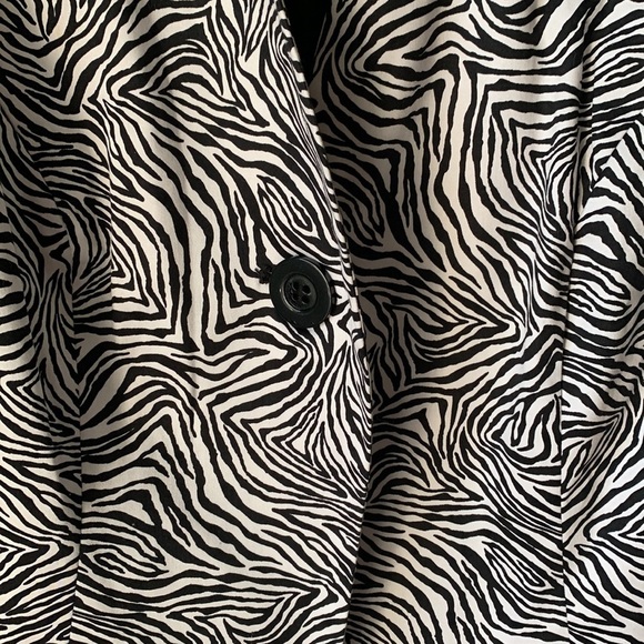 BRIGGS NEW YORK Animal Print 3/4 Sleeve Jacket - Picture 4 of 7